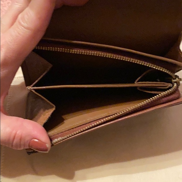 SOLD *Authentic* LOUIS VUITTON Wallet - Picture 3 of 6